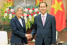 President hosts RoK Foreign Minister 