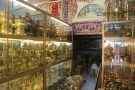 Copper village preserves old tradition in HCM City