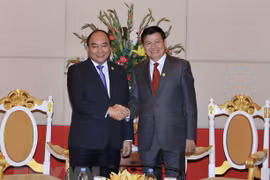 Vietnamese PM meets Lao counterpart in Cambodia 