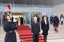Party leader Nguyen Phu Trong begins official visit to France
