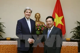 Deputy PM Pham Binh Minh receives John Kerry 