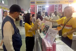 2018 Happy Tet Fair features various products