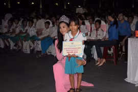 Mid-autumn festival brings joy to disadvantaged children
