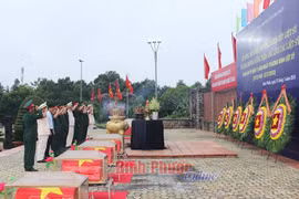 Remains of Vietnamese voluntary soldiers in Cambodia buried