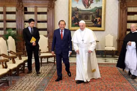 Deputy PM Truong Hoa Binh meets Vatican leaders