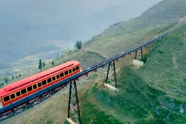 Mountain train from Sa Pa to Fansipan station opens