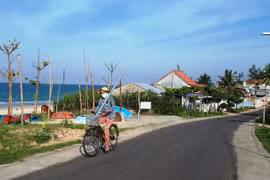 Central coastal fishermen leave the sea