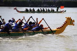 Hanoi to host first dragon boat racing festival
