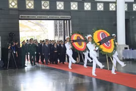 1,500 delegations pay tribute to President Tran Dai Quang