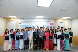 Vietnamese journalists make study tour of RoK 