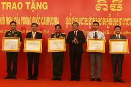 Cambodia’s friendship order to Vietnamese individuals, organisations