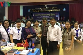 ASEAN writers talk reading books in Laos