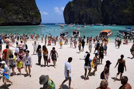 Thailand closes Maya Bay to recover ecosystem