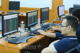 VN-Index struggles to regain lost ground 