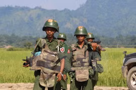 Myanmar: demonstrators clash with police