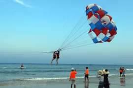 Vacationers choose beaches for holiday weekend