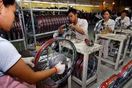 Experts: Firms should prepare themselves amidst trade war