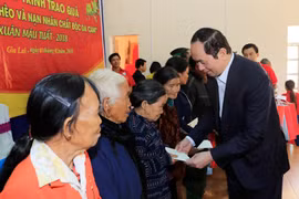 President visits Gia Lai province ahead of Tet