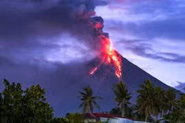 Philippines: Over 60,000 people evacuate due to Mayon volcano’s eruption