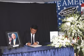 HCM City leader pays tribute to US Senator 