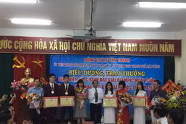 Hai Phong honours brainy students 