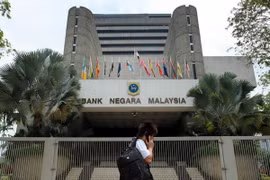 Malaysia lowers 2018 growth forecast to 5 percent