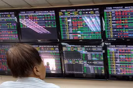Large-cap, oil & gas stocks boost VN-Index