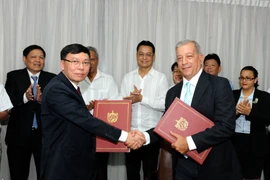 Vietnam presents 5,000 tonnes of rice as gift for Cuba