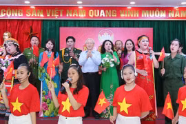 Party, State leader attends national unity festival in Hanoi