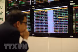 VN-Index increases, driven by petroleum, securities stocks