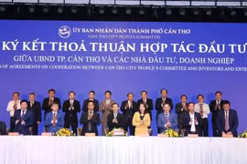 Vietnam Airlines team up with Can Tho to develop aviation logistics
