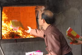 Buddhist Sangha proposes eliminating votive paper burning at pagodas