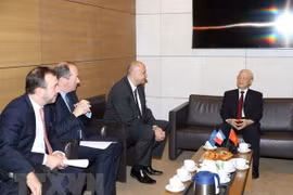 Vietnamese Party chief meets leaders of major French groups