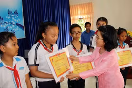 Vu A Dinh Scholarship Fund inspires poor students’ dreams