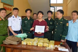 Ha Tinh border guard busts drug smuggler from Laos