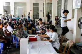 More than 2,500 poor people in Quang Tri get free medical checkups