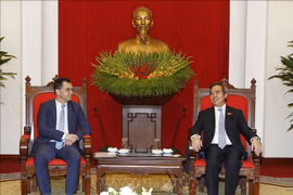 Party official hosts Romanian trade minister 