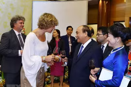 Prime Minister hosts banquet on National Day