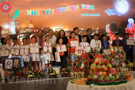 Mid-Autumn Festival held for Vietnamese children in Czech Republic 
