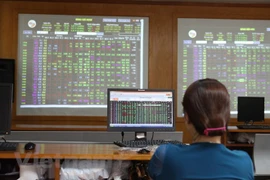 VN-Index drops by large-cap stocks at week’s beginning