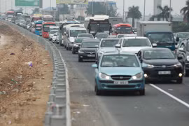 Traffic police help ensure traffic safety, social order for Tet