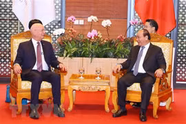 PM Nguyen Xuan Phuc receives WEF Executive Chairman