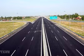 Eleven investors interested in My Thuan-Can Tho expressway project