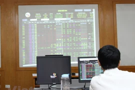 VN-Index drops 43.9 points due to selling pressure 