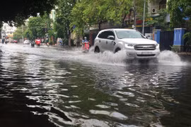HCM City reviews ongoing flood-prevention programme