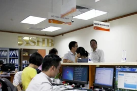 VN-Index dragged down by large-cap stocks