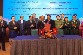 Quang Binh enhances border defence-security cooperation with Lao province