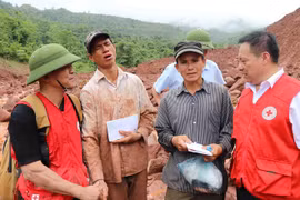 Vietnam Red Cross sends more aid to flood victims