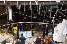 Malaysia: explosion kills three 