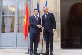 Vietnamese Deputy PM Trinh Dinh Dung visits France 